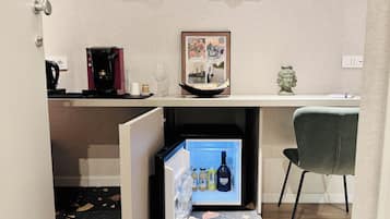 Business Room | Mini-refrigerator