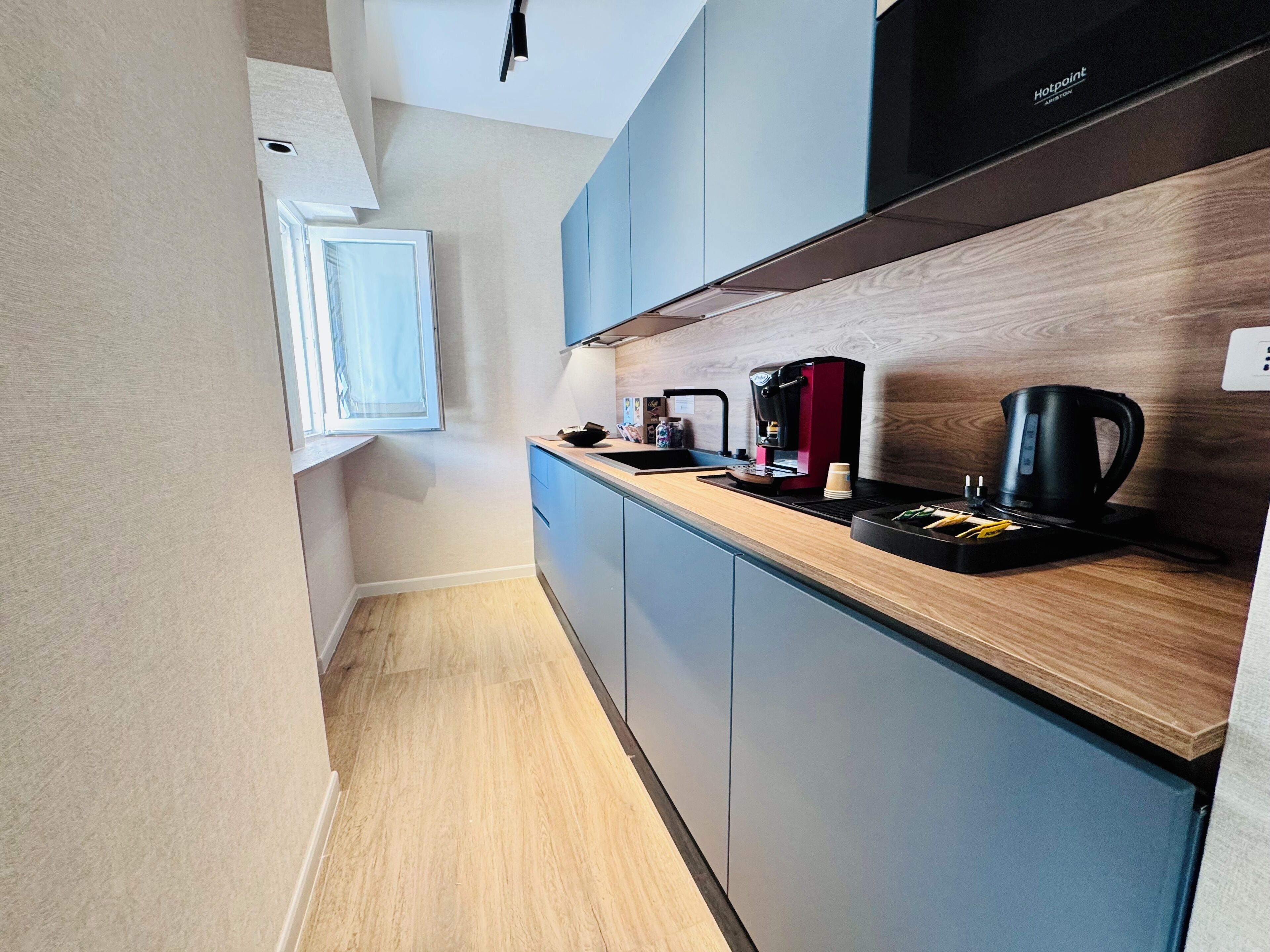 Camera Luxury | Cucina privata | Macchina per caffè espresso, macchina per tè/caffè, bollitore elettrico