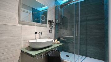 Luxury-Dreibettzimmer | Badezimmer