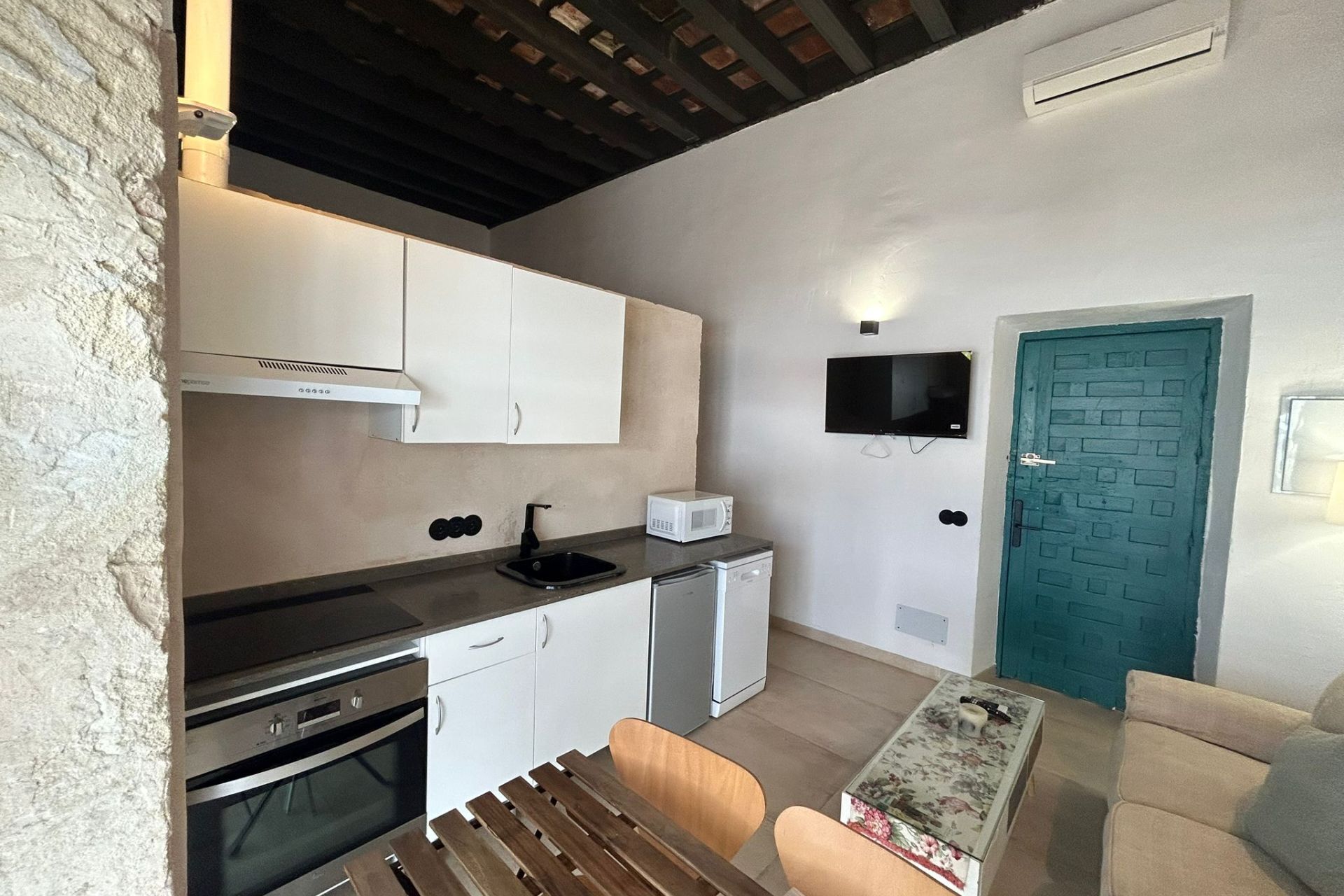 Réfrigérateur, micro-ondes, grille-pain