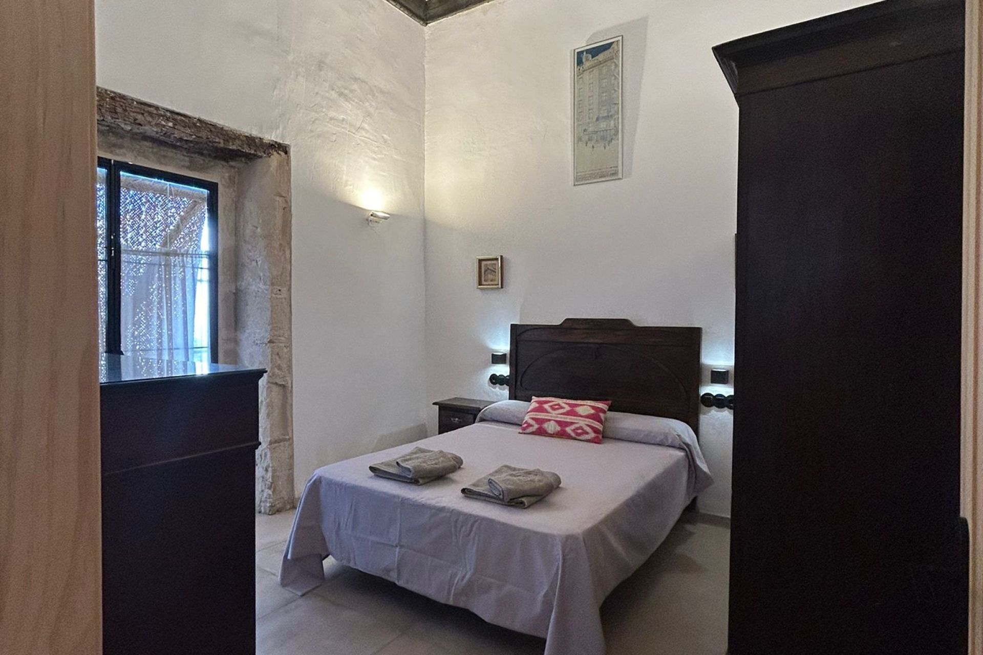 2 chambres, fer et planche à repasser, draps fournis