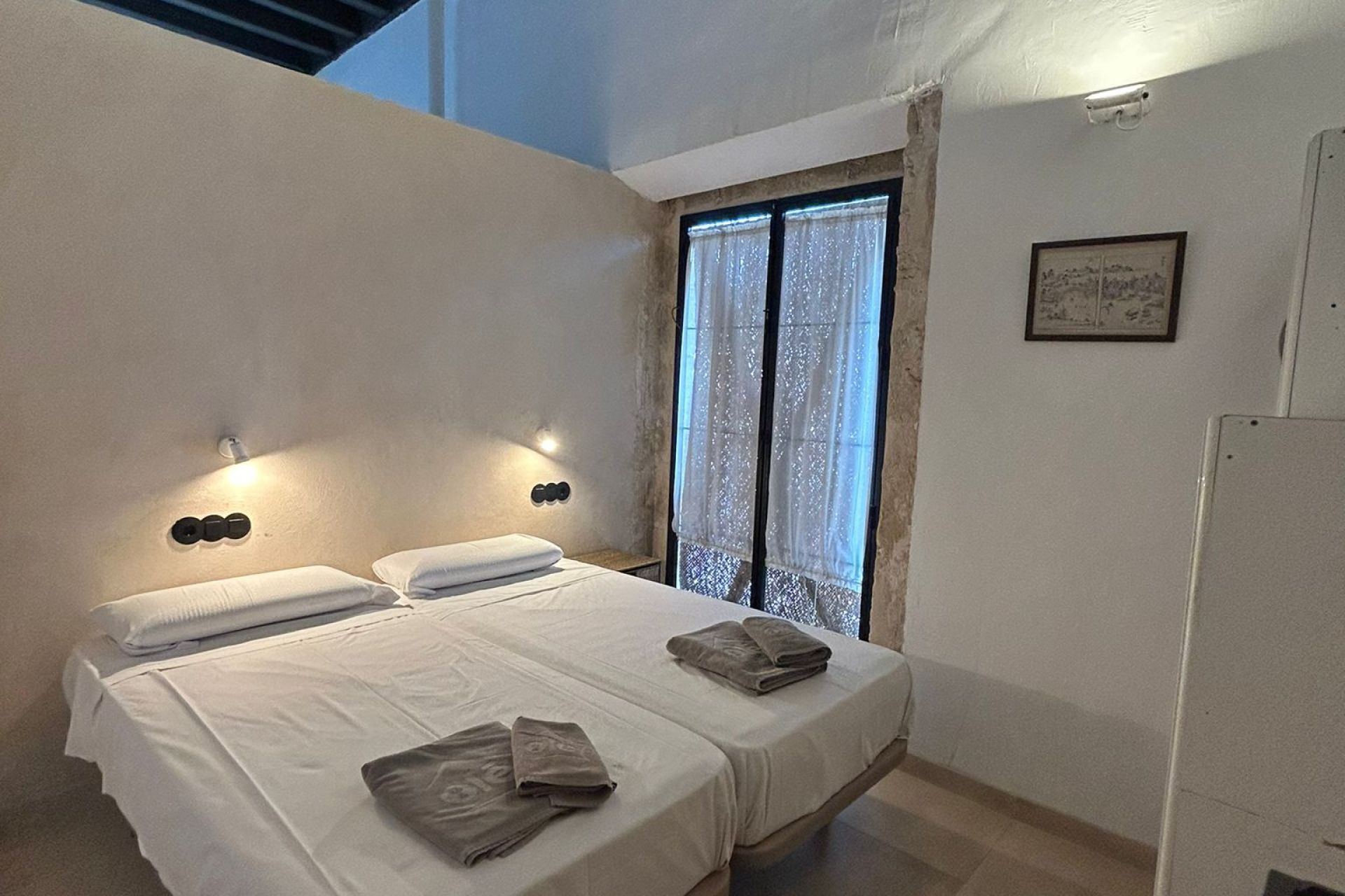 2 chambres, fer et planche à repasser, draps fournis