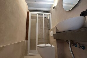 Hårføner og håndklær