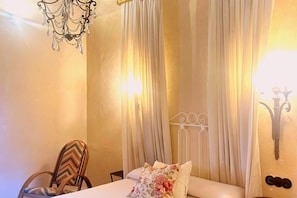2 habitaciones, tabla de planchar con plancha y ropa de cama 