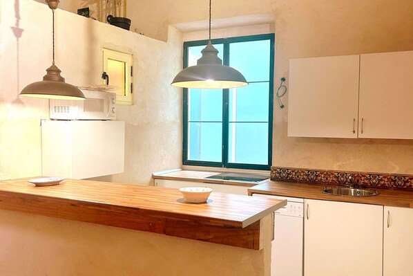 Fridge, microwave, toaster - Manolo Prieto 4 - Two Bedroom Apartment, Sleeps 6 (Cadiz)