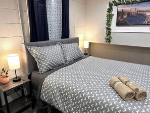 1 habitación, tabla de planchar con plancha, wifi y ropa de cama