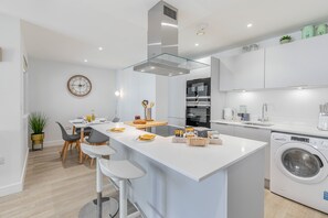 Fridge, microwave, oven, dishwasher
