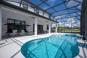 A heated pool - STOP! This 15BR Peach & Star Wars Home – 5800 (Orlando)