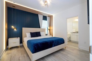 15 bedrooms, iron/ironing board, travel cot, WiFi - STOP! This 15BR Peach & Star Wars Home – 5800 (Orlando)