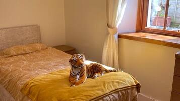 3 bedrooms, free WiFi, bed sheets