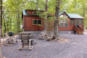 BBQ/picnic area - The Timber Cabin (Marshall)