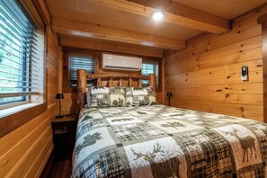 Romantic Cabin, Kitchen, Mountain View | Memory foam beds, iron/ironing board, free WiFi, bed sheets - The Timber Cabin (Marshall)
