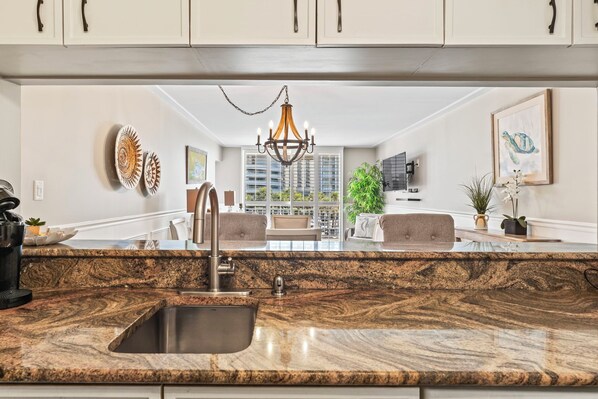 Interior - Kingston South Hampton 203 - 2 BD Oceanview Condo (North Myrtle Beach)