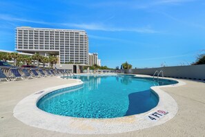 Outdoor pool - Kingston South Hampton 203 - 2 BD Oceanview Condo (North Myrtle Beach)