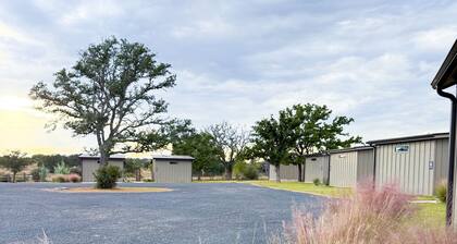 Redstone / Casita #1 - Private Porch, Luxury, Country Feels, Walk to Wineries