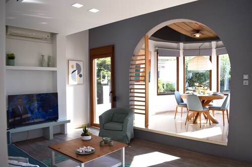 NAOS-Sea front vacation rental by Chania center