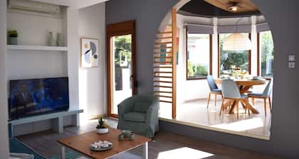 NAOS-Sea front vacation rental by Chania center