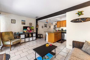 Condo, 1 King Bed with Sofa bed, Patio, Garden View (Casa de Emdeko 109 - vrKCV) | Living area | 42-inch flat-screen TV with digital channels