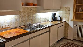 KĂŒhlschrank, Ofen, Toaster