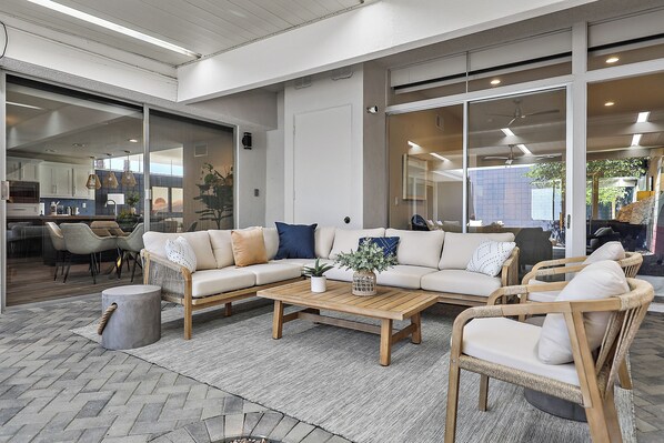 Interior - A Desert Escape at Historic Sandpiper - beautifully updated 3 bedroom (Palm Desert)