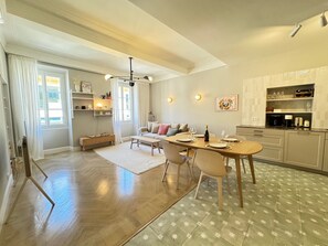 TV - Le balcon du Grand Alexandre (Niza)