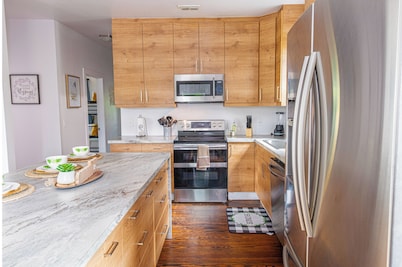Cozy and Gorgeous 2br/1ba Near Amazing Downtown