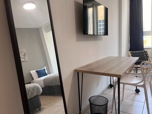 Iron/ironing board, free WiFi - Phaedrus Living: Hoopoe Residencies 105 (Nicosia)