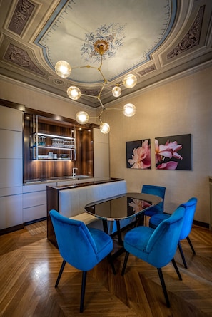Dining - YID SMN LUX (Florence)