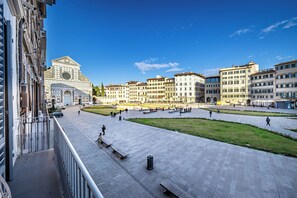 A spacious public square with a historic building featuring a large dome and columns. - YID SMN LUX (Florence)