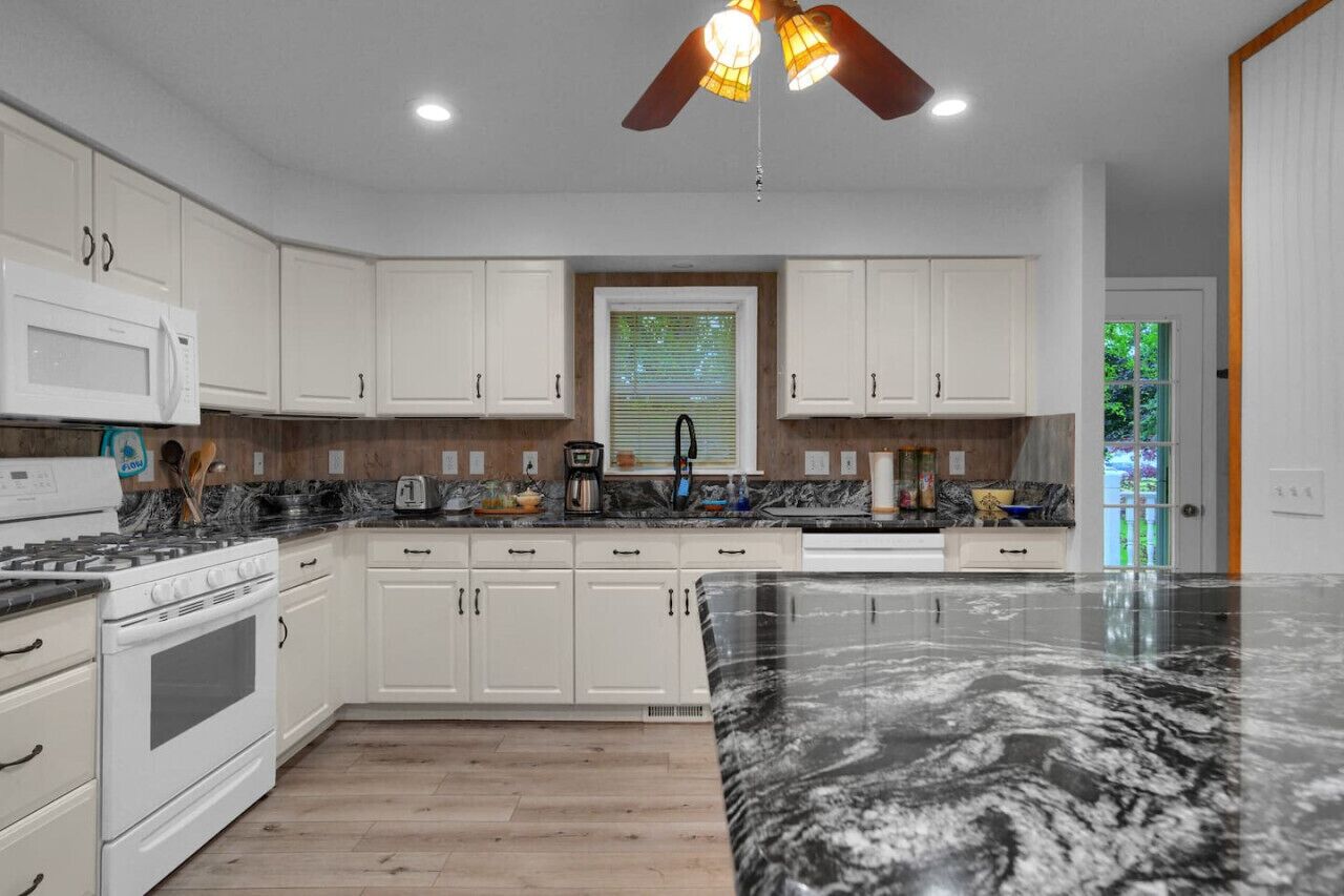 ثلاجة، ميكروويف، فرن، موقد طهي مسطح