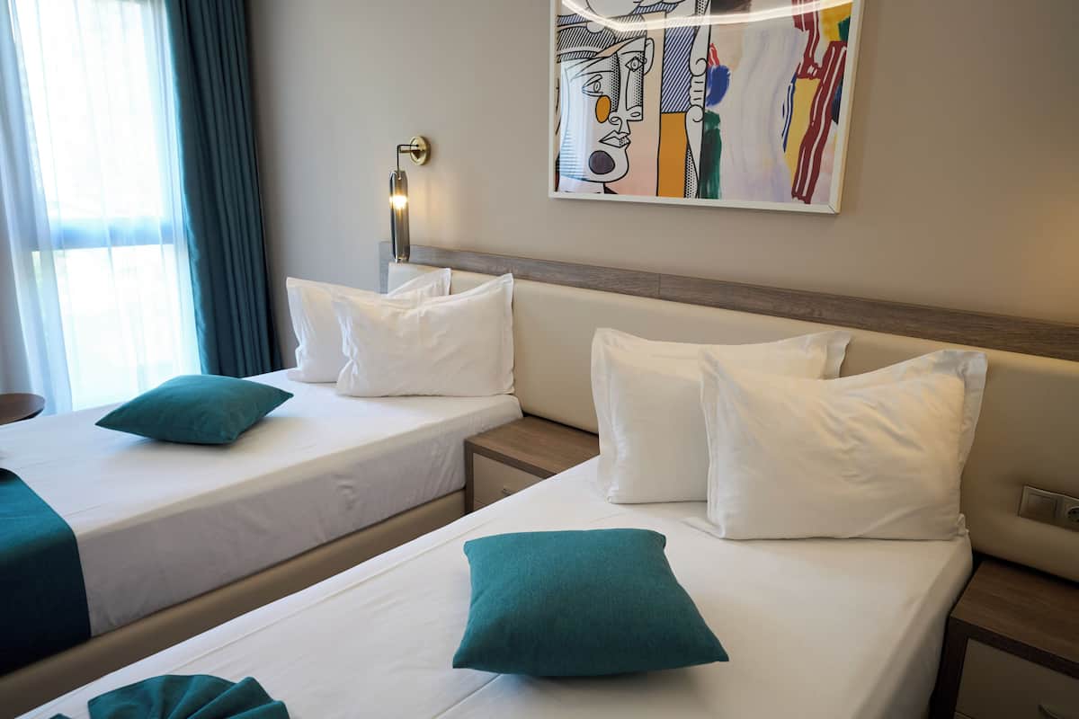 1 bedroom, desk, laptop workspace, free WiFi