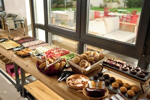 Free daily buffet breakfast - Boutique Hotel Aurora Sofia (Sofia)