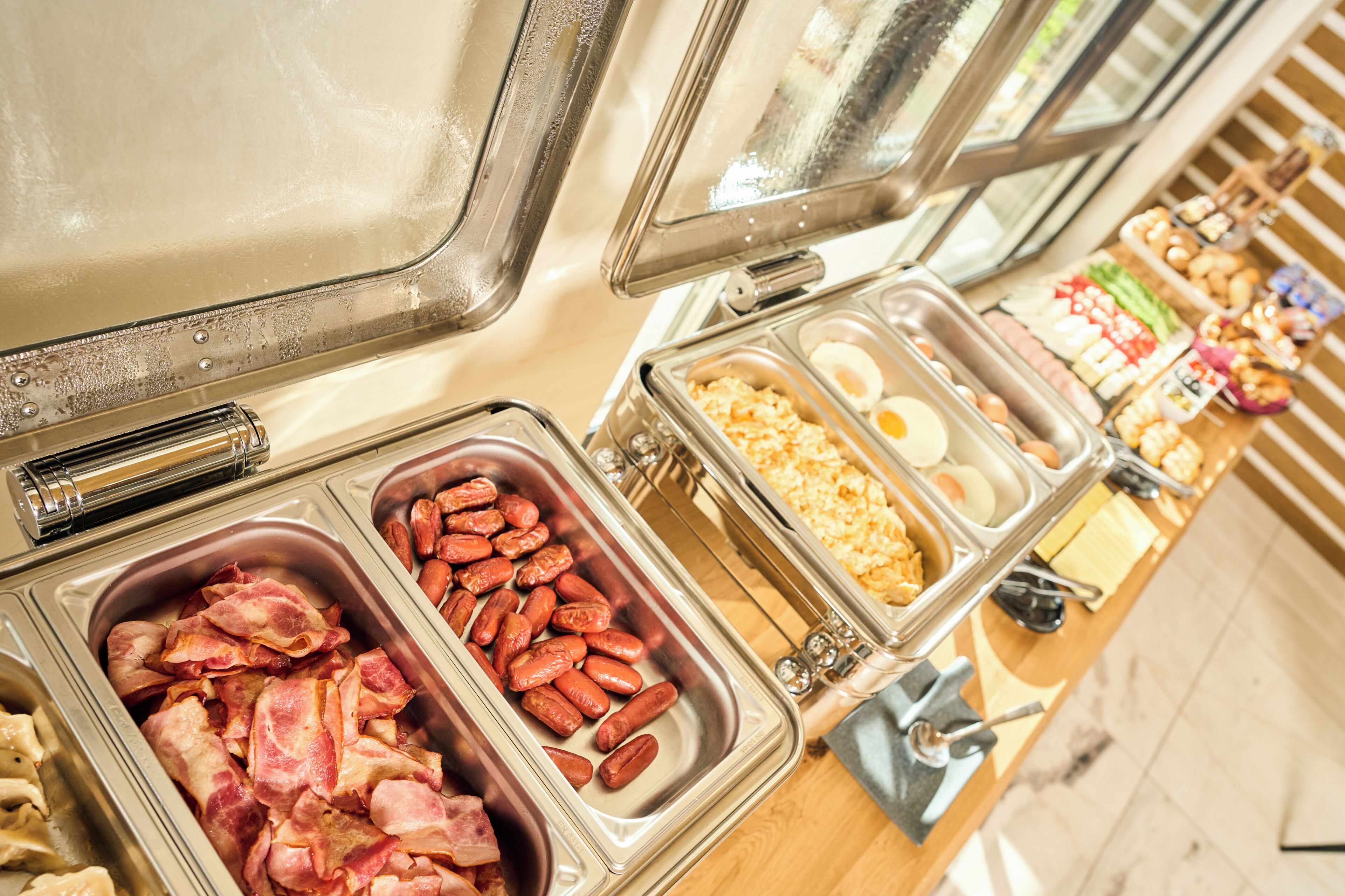 Daily buffet breakfast for a fee