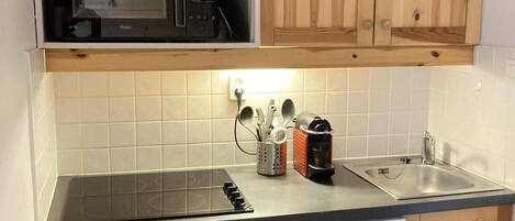 Microwave, dishwasher, coffee/tea maker, toaster