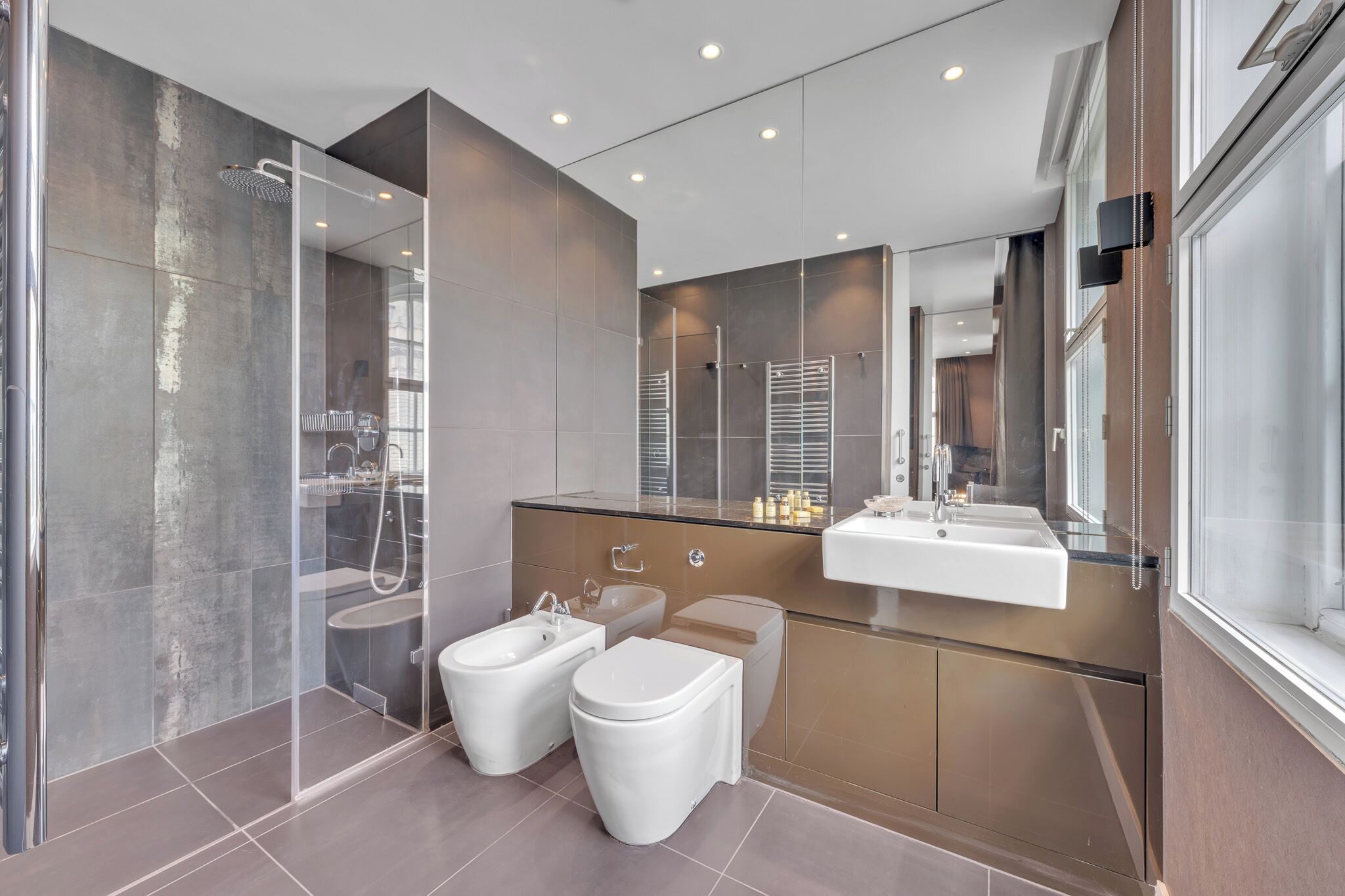 Superior Apartment, 2 Bedrooms, City View | Bathroom | Separate tub and shower, free toiletries, hair dryer, towels