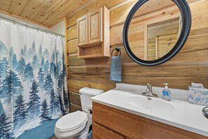 Hair dryer, towels - Cozy Log Cabin near Custer (West Custer Township)