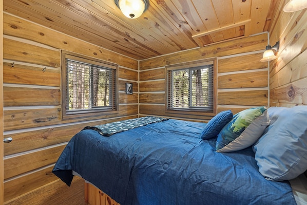 1 bedroom, bed sheets