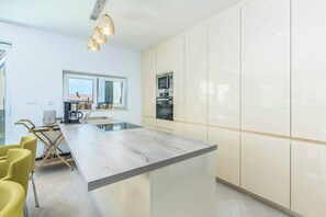 Fridge, microwave, oven, dishwasher - Villa Tao (Pula)