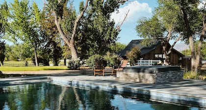 Stunning 7-Bedroom Ranch House with Pool/Hot Tub & Fire Features – Near Casinos!