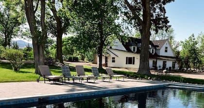 The Ranch House – Pool, Hot Tub & Fire Pit Retreat