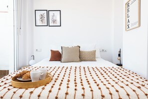 1 bedroom, down duvets, individually decorated, individually furnished - Solaga - Carreteria (Málaga)