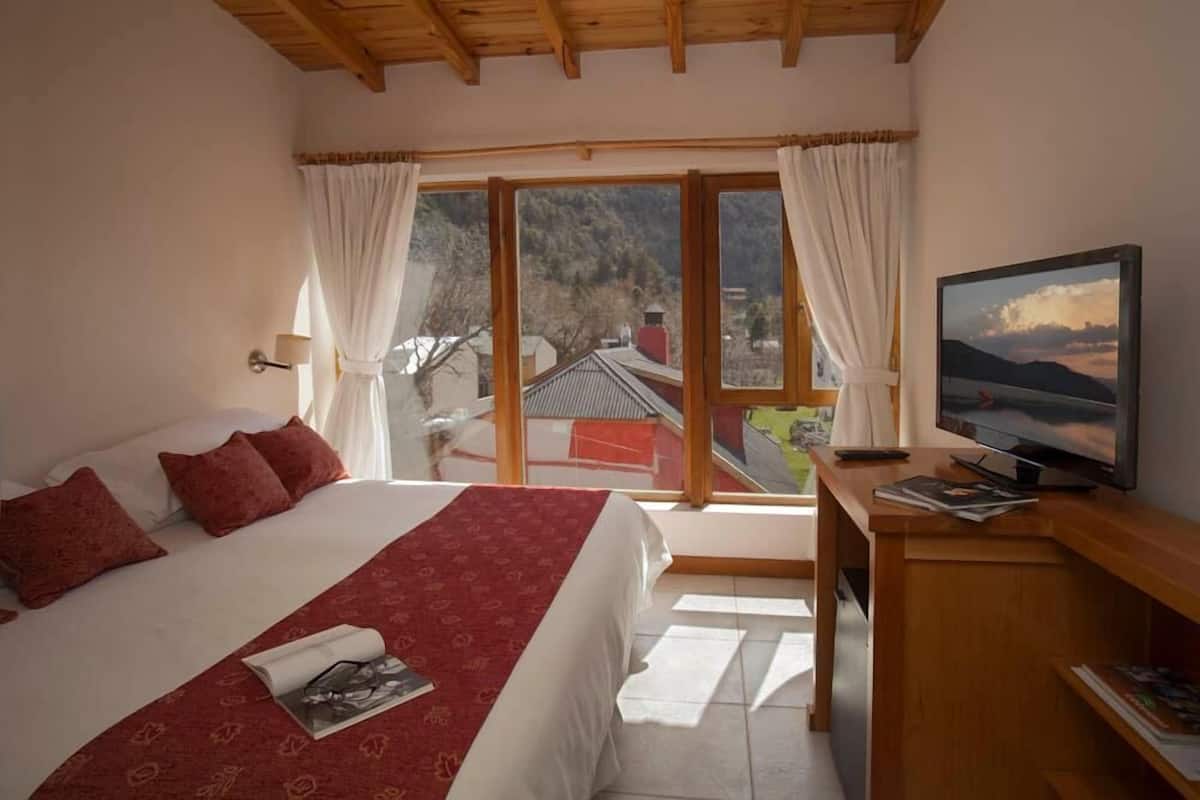 1 bedroom, blackout curtains, free WiFi, bed sheets