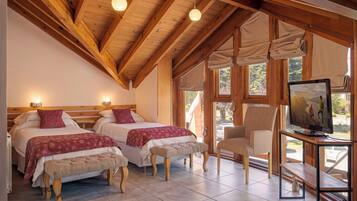 Cortinas blackout, wifi gratis y ropa de cama