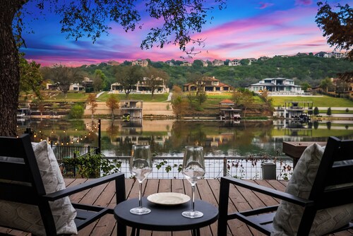 *Waterfront* Lake Austin Home ~Boat Slip~ Hot Tub