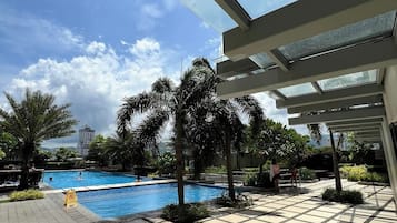 Outdoor pool, a heated pool