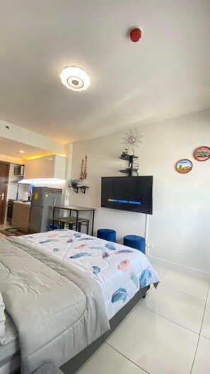 1 habitación, escritorio, tabla de planchar con plancha y wifi gratis 
