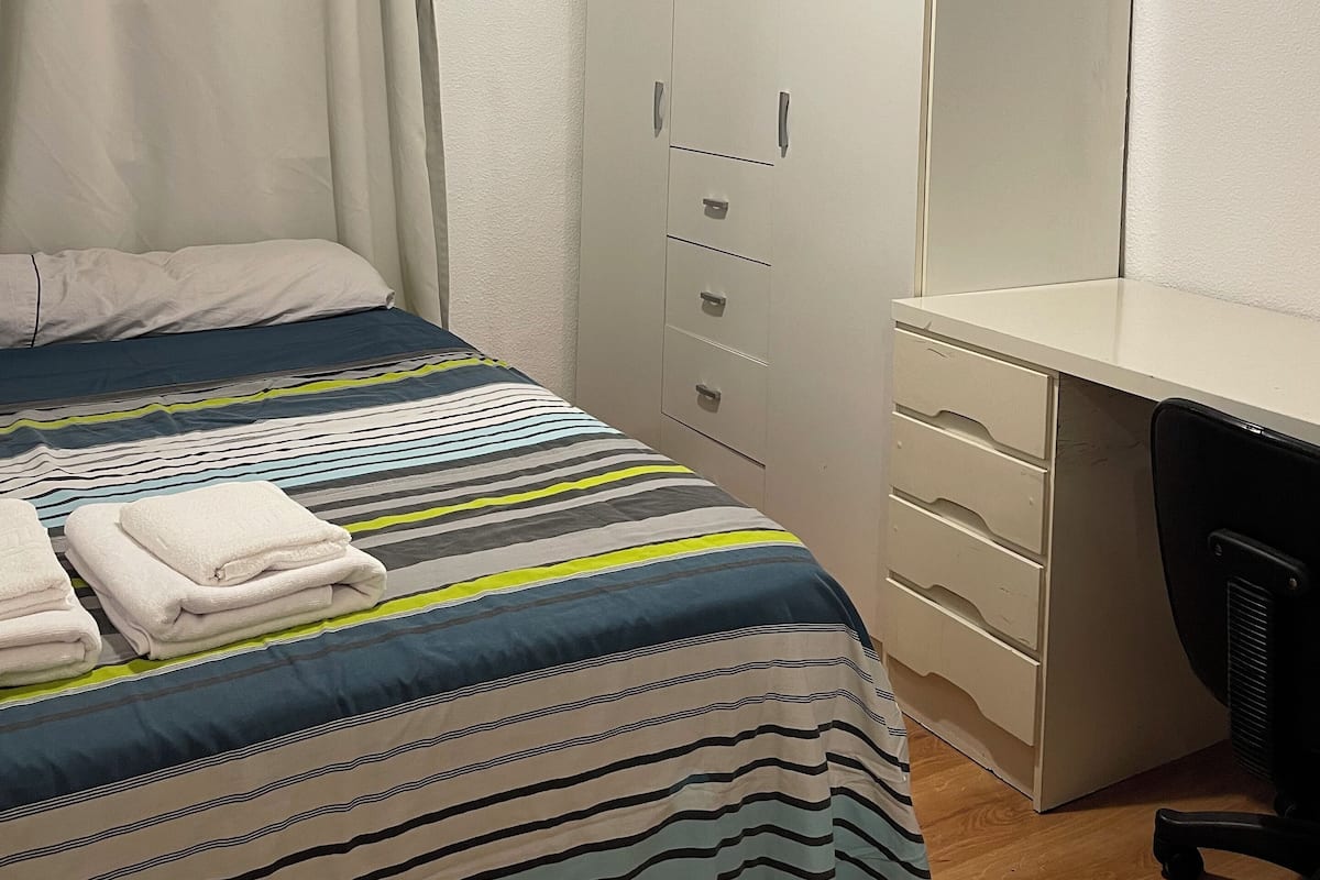 Habitación doble urbana | Escritorio, espacio para trabajar con laptop y wifi gratis