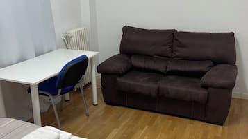 Doppia Tradizionale | Una scrivania, postazione laptop, Wi-Fi gratuito