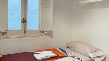 Habitación básica | Escritorio, espacio para trabajar con un portátil, wifi gratis