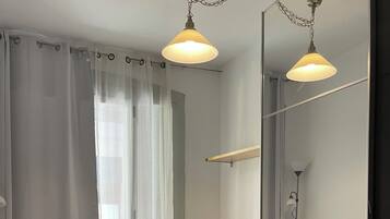 Habitación tradicional doble | Escritorio, espacio para trabajar con un portátil, wifi gratis